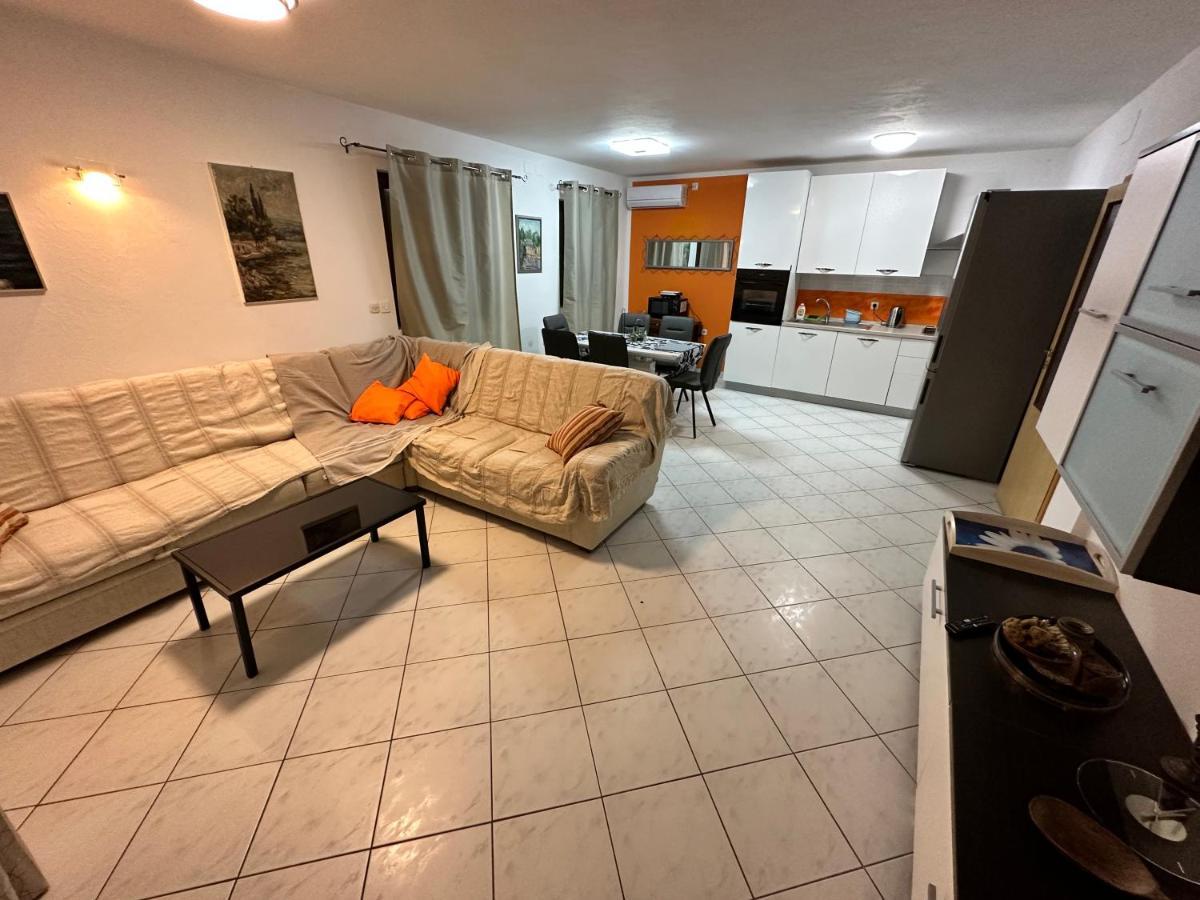 Vila Mazi クルク エクステリア 写真